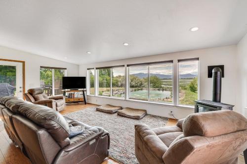 Chiloquin House | Serene Home with On-Site Pond and Decks in Chiloquin!