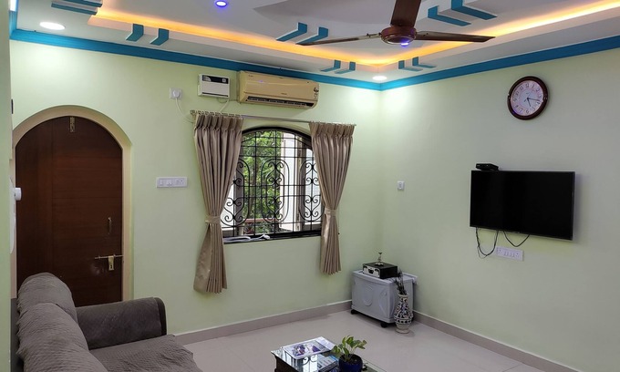 Caranzalem Apartment | Serene Homestay is where you can relax enjoying beauty of Miramar beach a walkab
