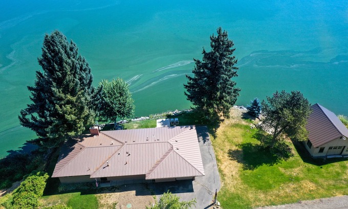 Klamath Falls House | SERENE LAKEFRONT ESCAPE WITH PRIVATE BOAT RAMP AND LAKE & MOUNTAIN VIEWS