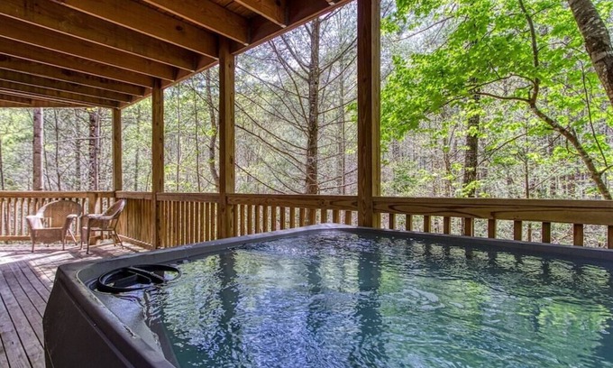 Townsend Cabin | Serene & Lux 4BR w Game Room!…HOT TUB…POOL TABLE