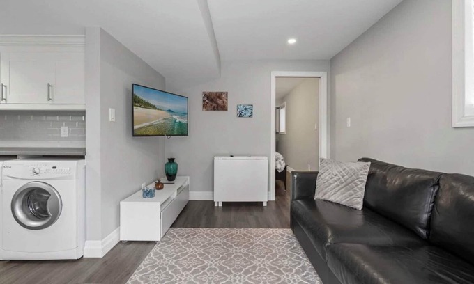 Durham Region House | Serene ravine retreat. 2 mins drive to great fun world Arcade !