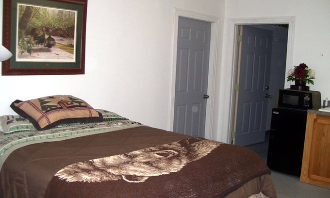 Mindoro Apartment | Serene Wisconsin Get Away/Hunter Apartment