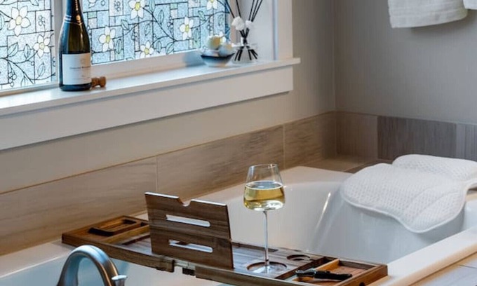 Bethany House | Serenity: a Luxe home near DT