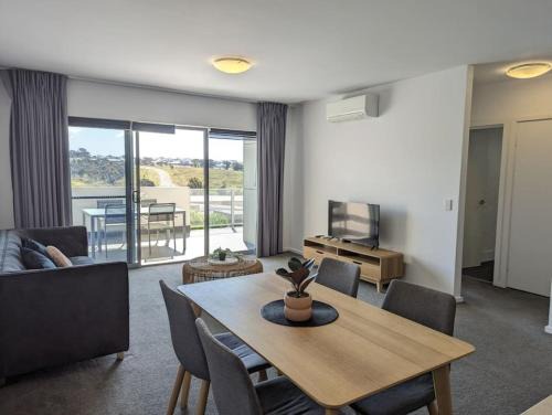 Wright Apartment | Serenity at Stromlo 2bd 1br at Wright