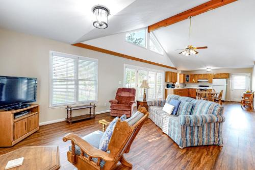 Prosperity House | Serenity at the Lake