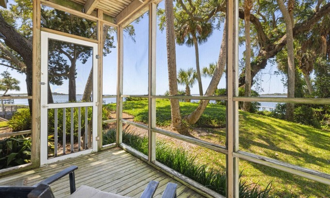 Cedar Key Apartment | Serenity by the Sea at Whitman Point. Gulf front and Screened Porches