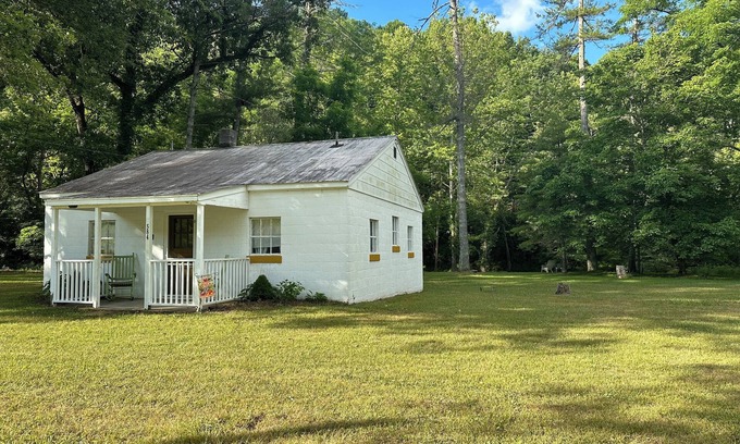 Max Meadows Cottage | Serenity Creek Cabin located in the Blue Ridge Mountains of VA