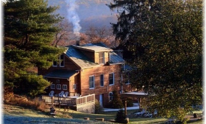 Rockwood House | Serenity Falls Charming home w/stone wood fireplace. Close to 7 Springs Resort