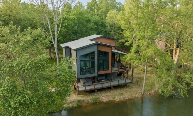 Broken Bow Cabin | Serenity Shores Modern Cabin on a River in Broken Bow