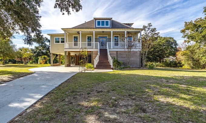 Gulfport House | Serenity Shores Pool Beach View Sleeps 10