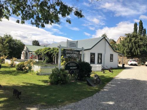 Arrowtown Hotel | Settlers Cottage Motel
