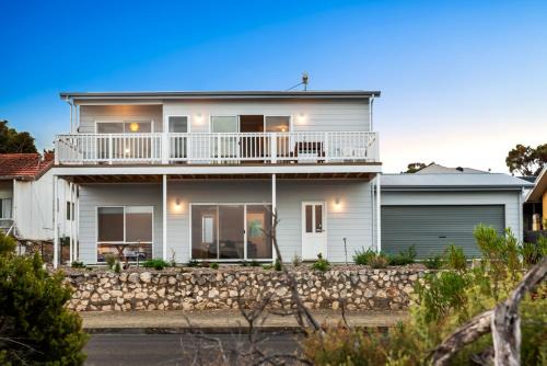 Kingscote House | Seven by the Sea