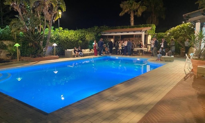 Isola delle Femmine Bed & Breakfast | Seven Palms: B&B room near the beach with private pool - Adults Only