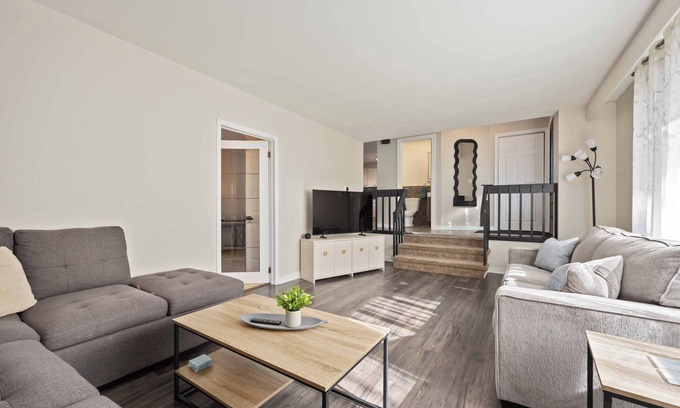 Sarnia House | Severin Poolside Retreat