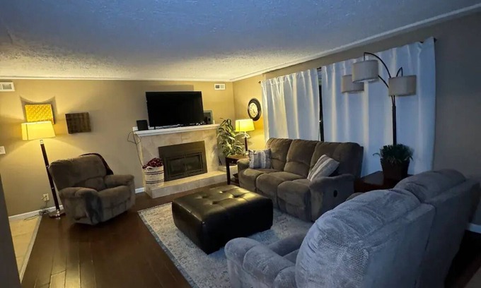 Spokane Hotel | Shadle area home. 3 bed-2bathnn