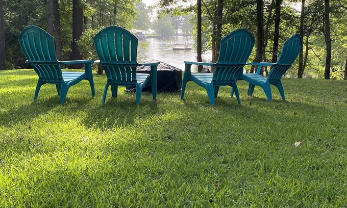 Negreet House | Shady Mid-Lake Waterfront House In Secluded Cove