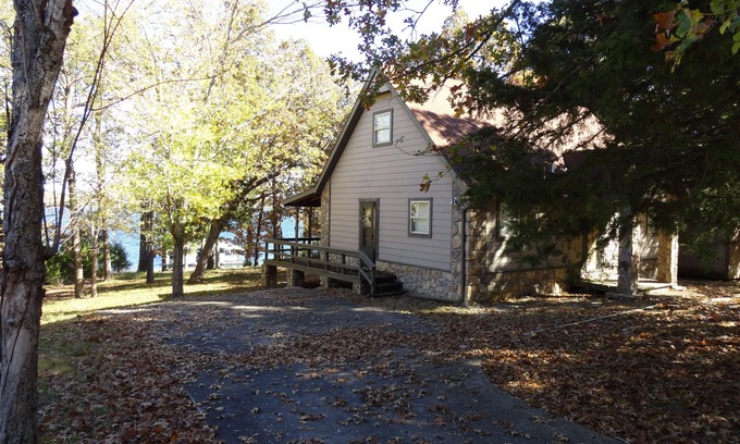 Lost Bridge Village House | Shady Rock 1-Lakefront; Easy Walk to the Shoreline- Marina Nearby
