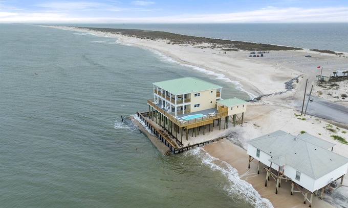 Dauphin Island House | Shamrock Shores - Gulf-front 6 Bedroom Beach House, 2 kitchens, Pet-Friendly