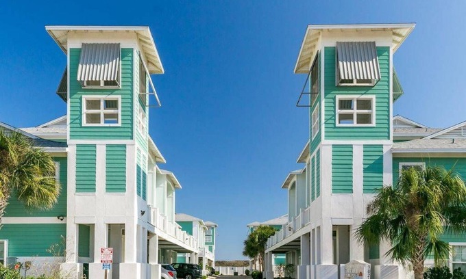 Safe Harbor House | Shared Pool, Close to Beach, Pet Friendly, Garage Access