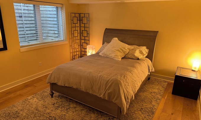 Oread House | Shared space in East Lawrence close to Downtown!