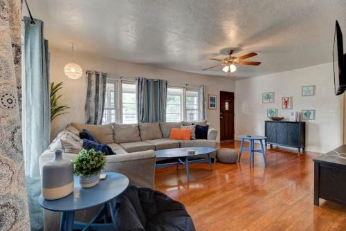 Holly Hill House | Shark Shack large house minutes to the beach