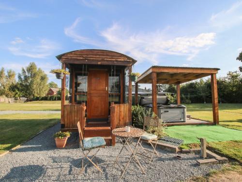 Longford House | Sharon's Shepherd Hut