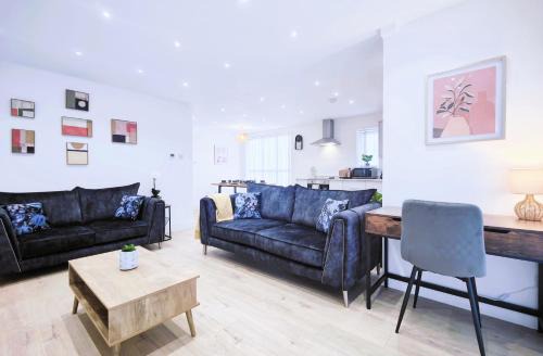 Offerton House | Shaw Heath Cottage - Charming Holiday Home In the Heart of Stockport - Free Parking