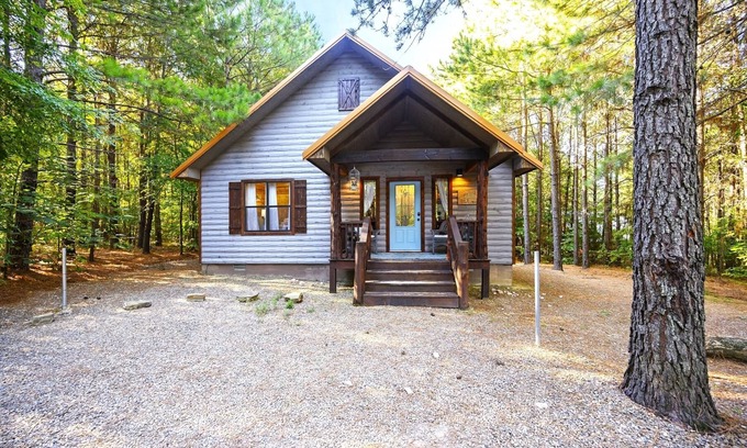 Broken Bow Cabin | Shear Comfort|Farmhouse Style|Honeymoon Cabin