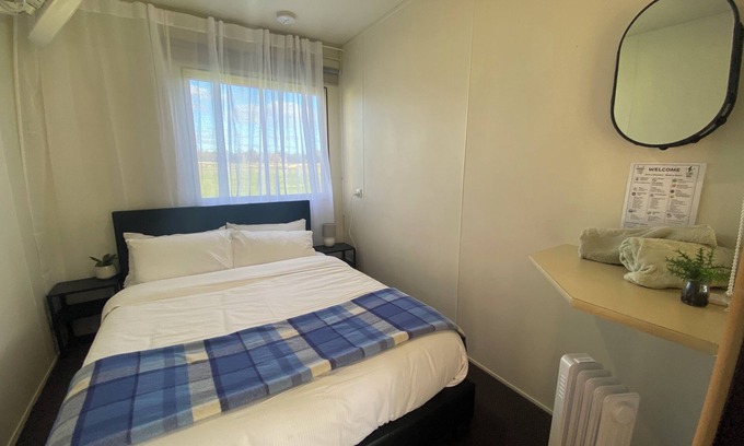 Wilga Apartment | Shearer's Shacks with shared bathroom, free wifi