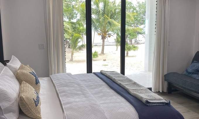 Sittee River Village House | Shedrock Shangrila, Beachfront Ocean Breeze Suite