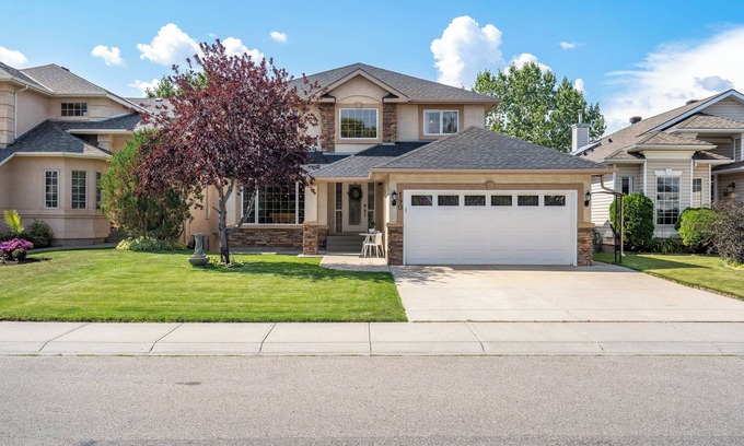 Southeast Calgary House | SHEER PERFECTION ~ 4BD, 2.5BA, K9 Friendly, on Eagle Quest Golf Course