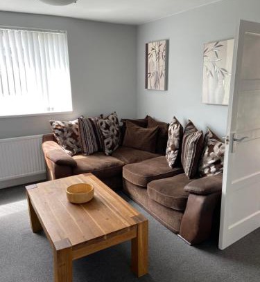Frecheville House | Sheffield spa view 2 bed house free parking