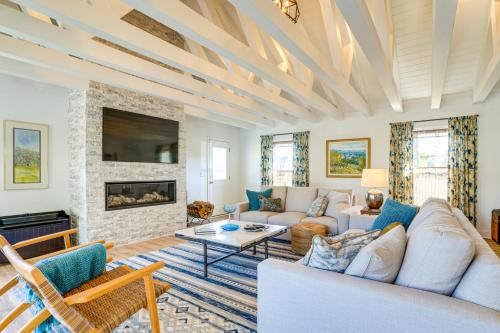 Grottoes House | Shenandoah Valley Riverside Retreat Near Wineries