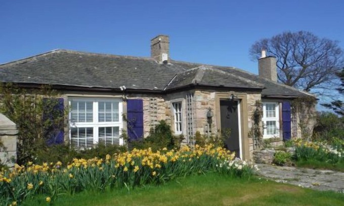 Chathill Cottage | Shepherds Cottage - Spacious cottage with sea views