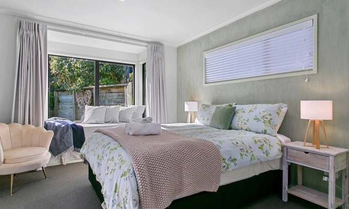 Waipahihi House | Shepherds Retreat - spacious comfort & serenity. Ideal for families or groups