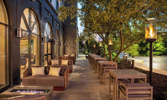 Crosswoods Hotel | Sheraton Suites Columbus Worthington