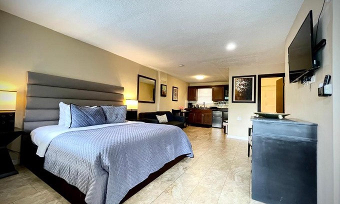 Dania Beach Apartment | Sheridan Suites Apartments
