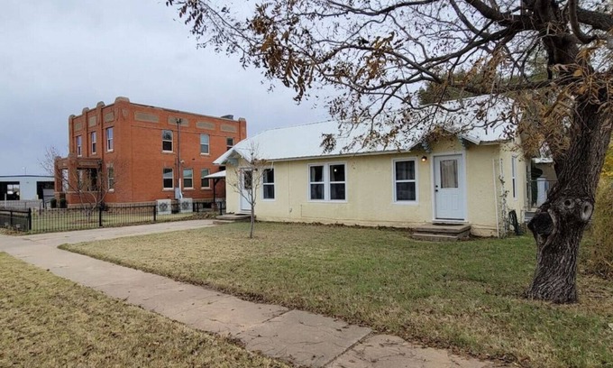 Memphis House | Sheriff's House next to Jailhouse