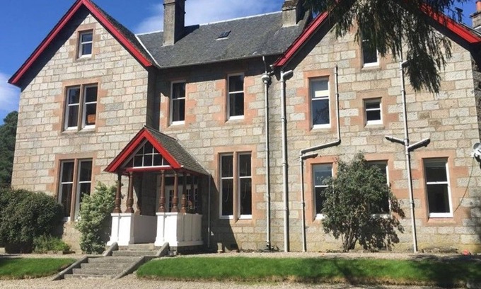 Newtonmore Cottage | Sherramore Lodge - a lodge that sleeps 19 guests in 10 bedrooms