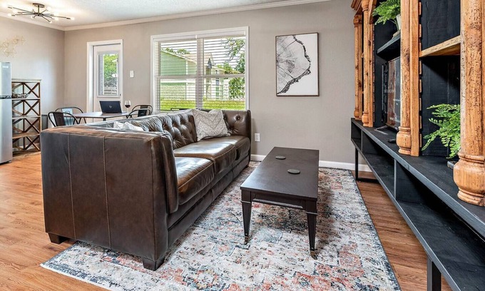 College Station Apartment | Shiplap:1st Flr 2 Bdrm-Walk to A&M-Comfy King Beds