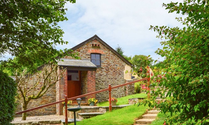 Hartland Cottage | SHIPLOAD COTTAGE, pet friendly, character holiday cottage in Hartland