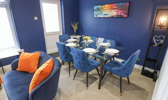 Frampton on Severn House | SHIRLEYS, family friendly, with a garden in Stratford-Upon-Avon