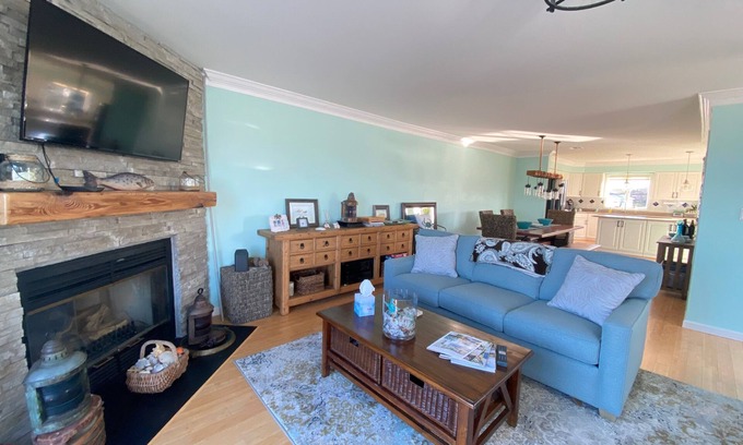 Norfolk Condo | Shore Beats Work . Direct Beachfront!