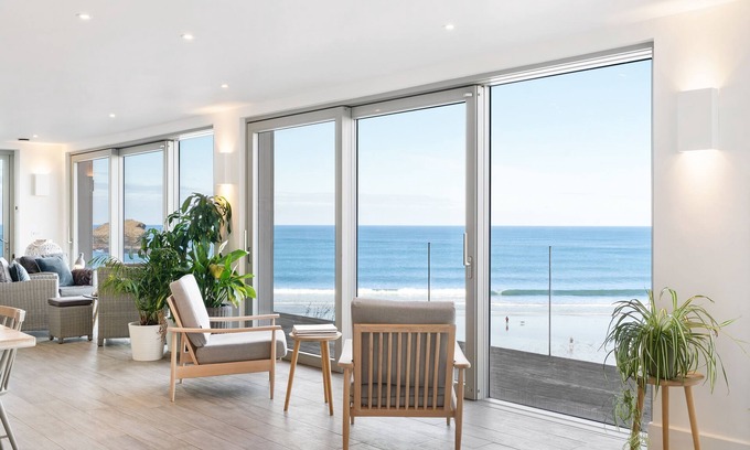 Portreath Apartment | Shore Edge sits on one of the most enviable locations in the quaint village of Portreath, overlookin