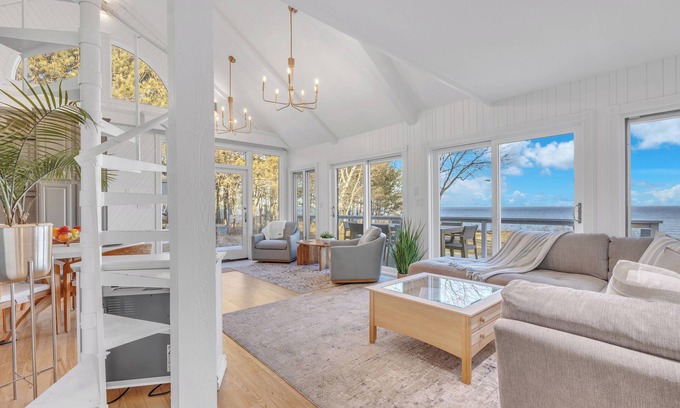 Cleveland Cottage | Shoreline Serenity - 2 Private Acres