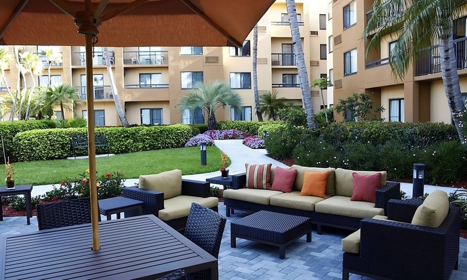 Boca Raton Hotel | Short Drive to Boca Raton Beach! Pets Are Welcome, Free Parking, Pool!