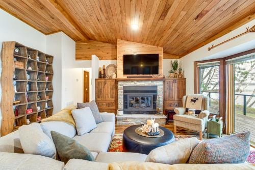 Park Rapids House | Short Drive to Itasca State Park - Waterfront Home