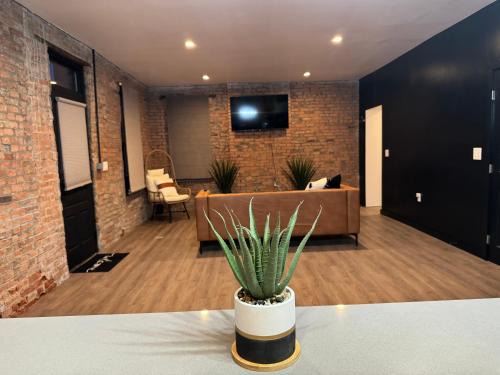Italian Village House | Short North Convention King Bed Free Parking!