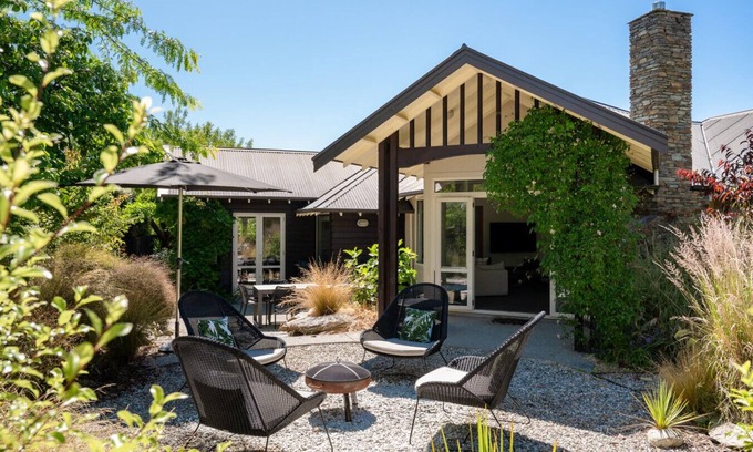Wanaka Villa | Short Stroll to Lake Wanaka and the town centre