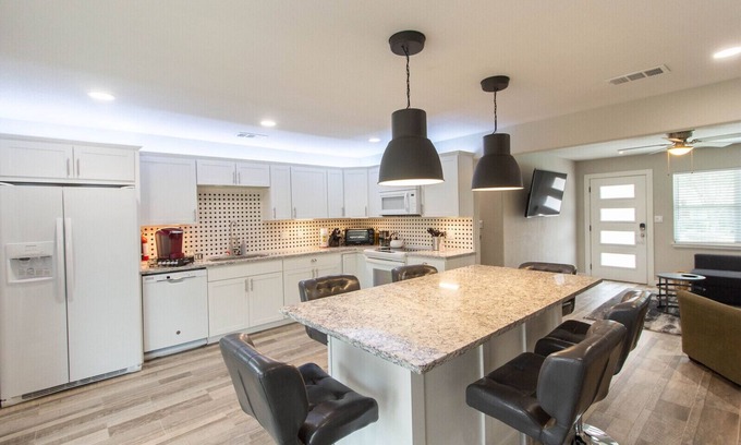 Arlington House | “ShortWalk 5 Star” AT&T Rangers BB Texas Live